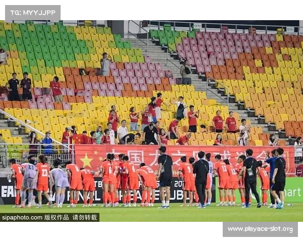 国安绝杀引爆热议 F1赛场球迷纷纷讨论足球激情与赛车速度的碰撞 国安绝杀引爆热议 F1赛场球迷纷纷讨论足球激情与赛车速度的碰撞